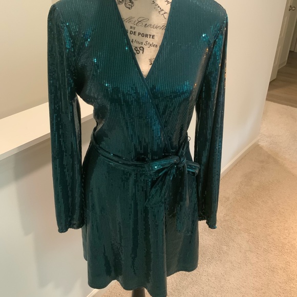 Cara Santana x Nine West emerald green medium Sequin Wrap Dress with belt. - Picture 5 of 11
